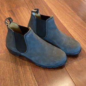 Blundstone low heel ankle boots size 7.5